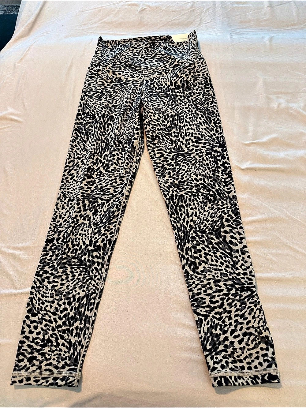 Offline by Aerie Hi-Rise Animal Print Leggings in Brown & Black Medium Like New